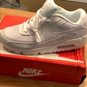 Nike Airmax 90  Essential SE Mesh fits Women 9.5